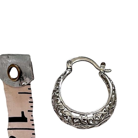 🌴 Filigree Hoop Earrings | Silver Tone - Picture 6 of 9